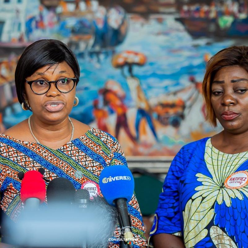 À gauche de la photo en lunettes, Brigitte Sharadi Munkokole, Cheffe de la délégation de la Confédération Syndicale du Congo, et, à droite, sa collaboratrice Mimi Kilolo.