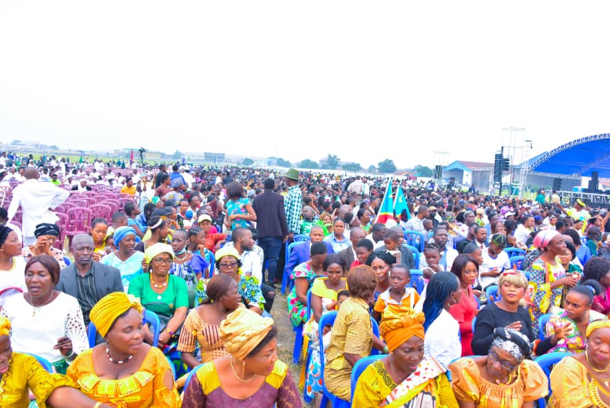 La foule des mamans à la prière pour la nation 