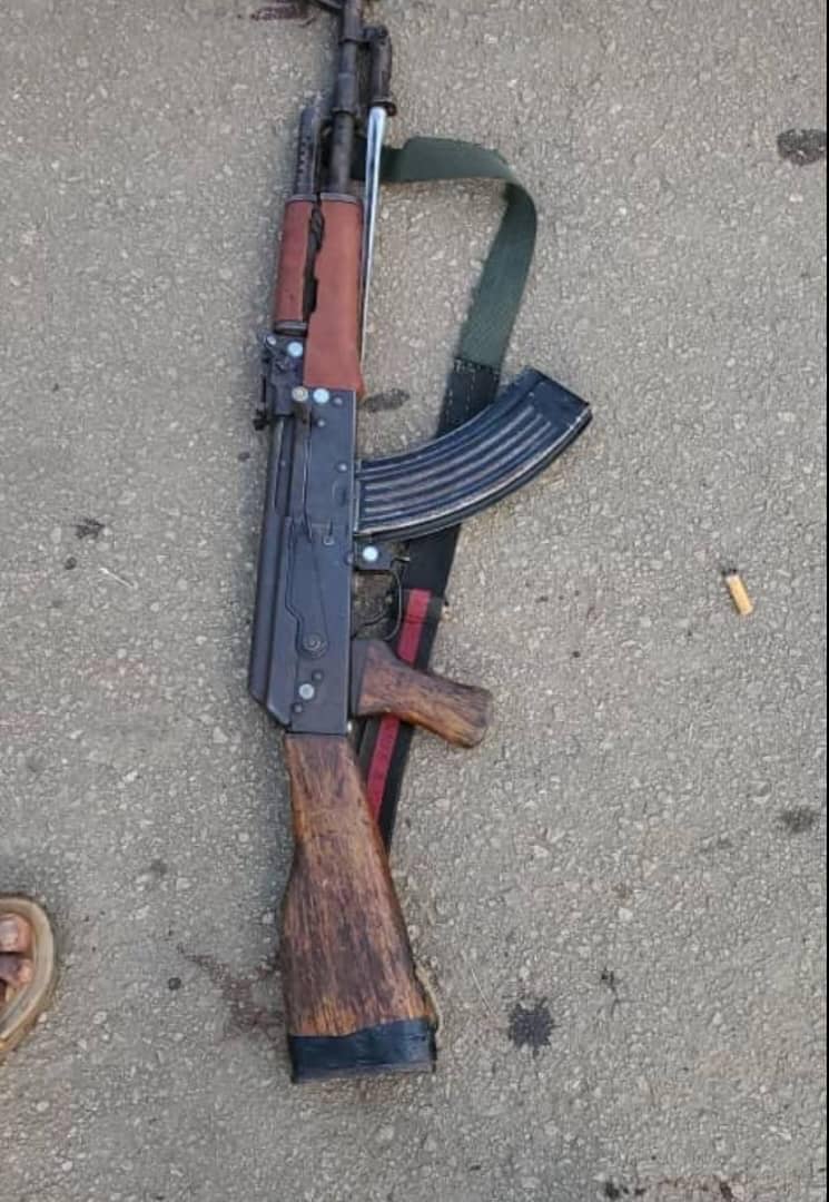 Une armée du type AK47 récupérée par les FARDC lors des combats contre les ADF