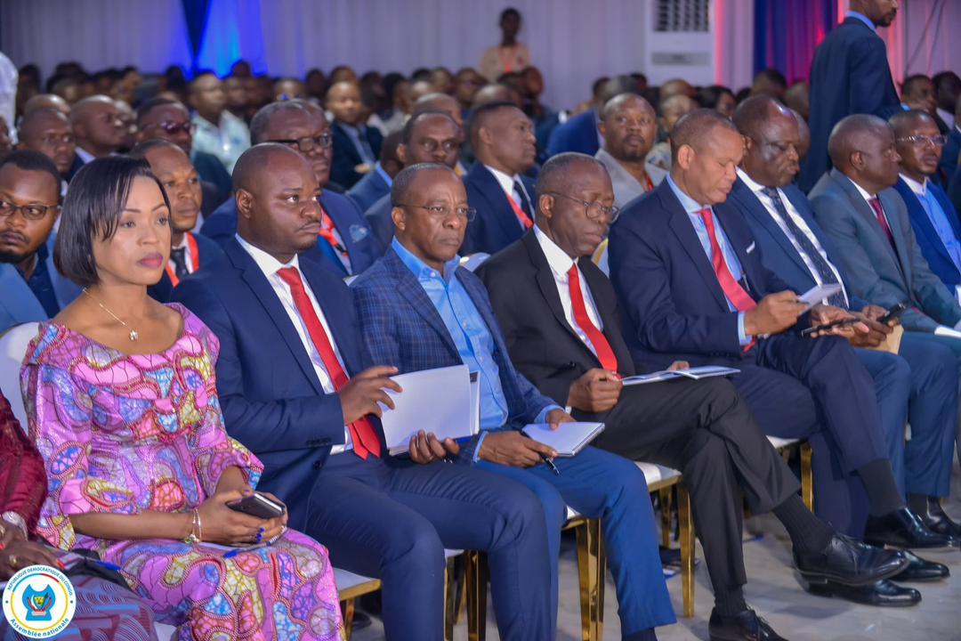 Les participants à la conférence débat sur «la problématique du développement économique de la rdc, terre d’avenir» animée par le professeur Vital KamerheLes participants à la conférence débat sur «la problématique du développement économique de la rdc, terre d’avenir» animée par le professeur Vital Kamerhe