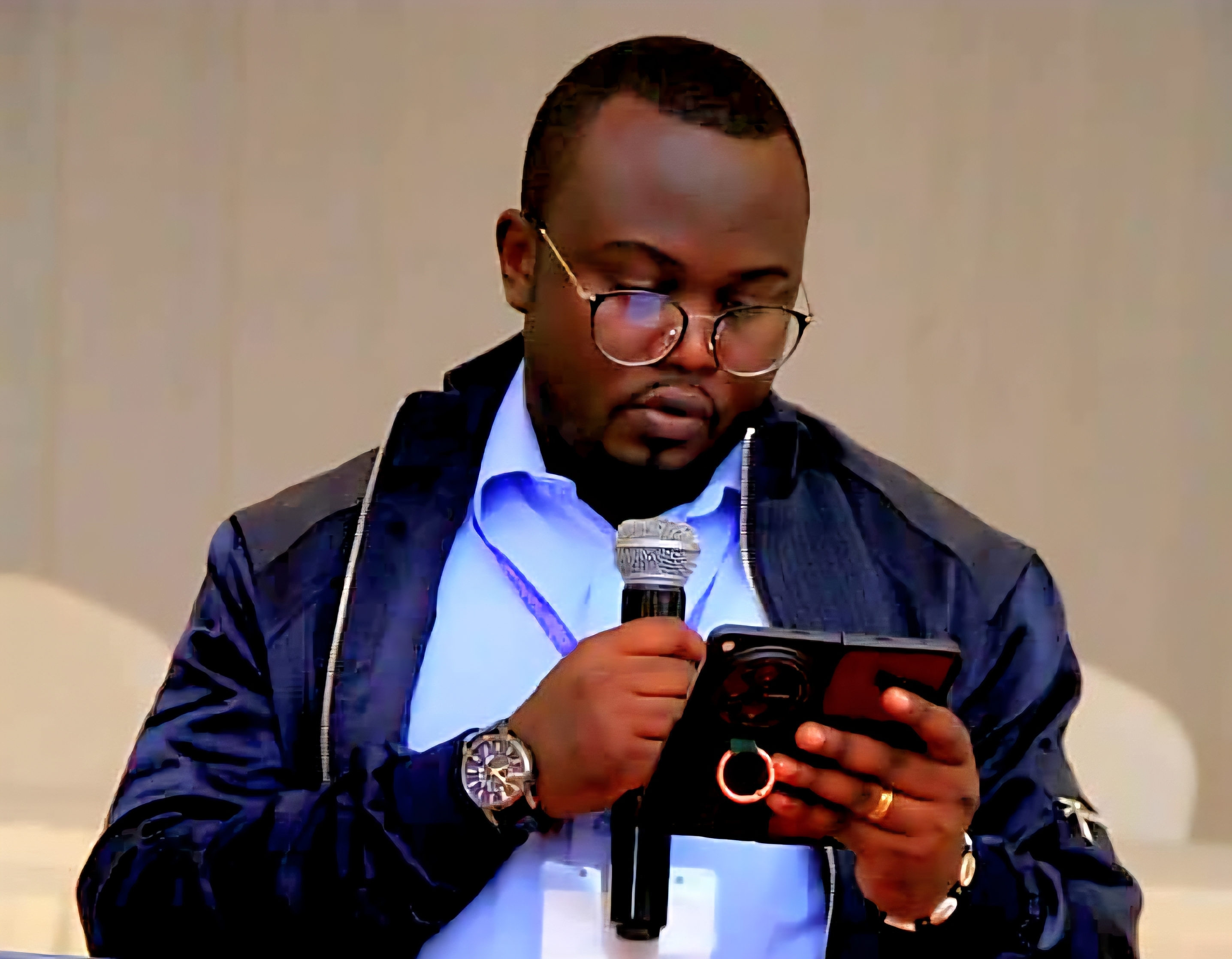 Nathan Mugisha, avocat et chercheur en droit de l’environnement minier, attire l’attention sur les risques de contamination des eaux liés à certaines pratiques d’exploitation minière artisanale en RDC