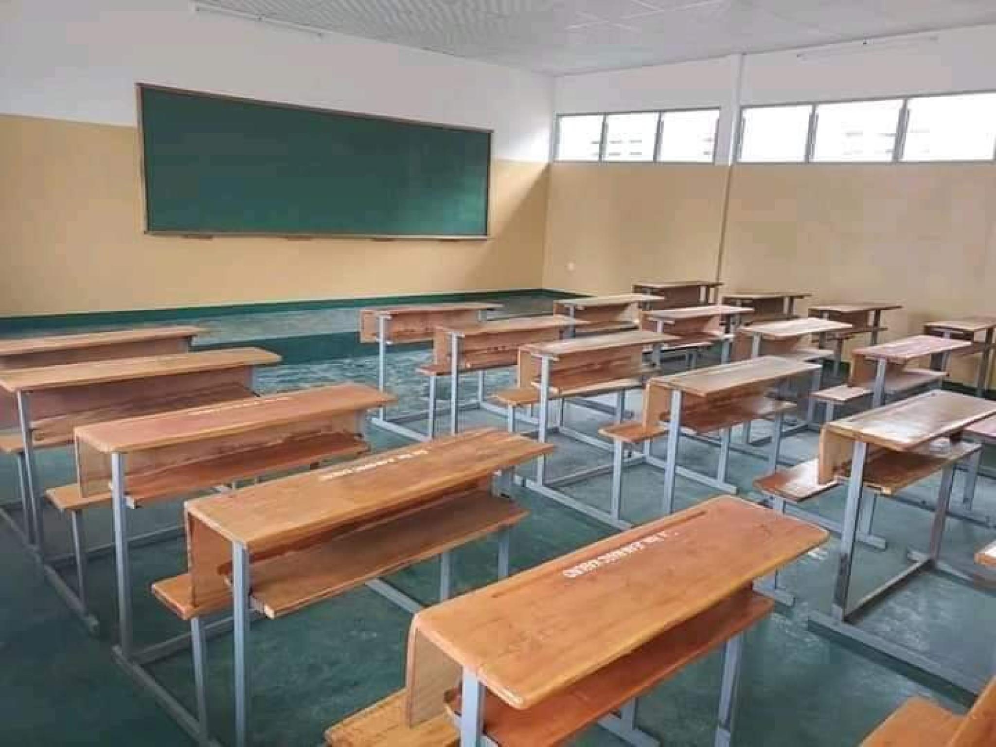 L'une des salles de classe de l'école EP1 Bikanga, réhabilitée par le 1er Vice président de l'Assemblée nationale, Jean-Marc Kabund-à-Kabund