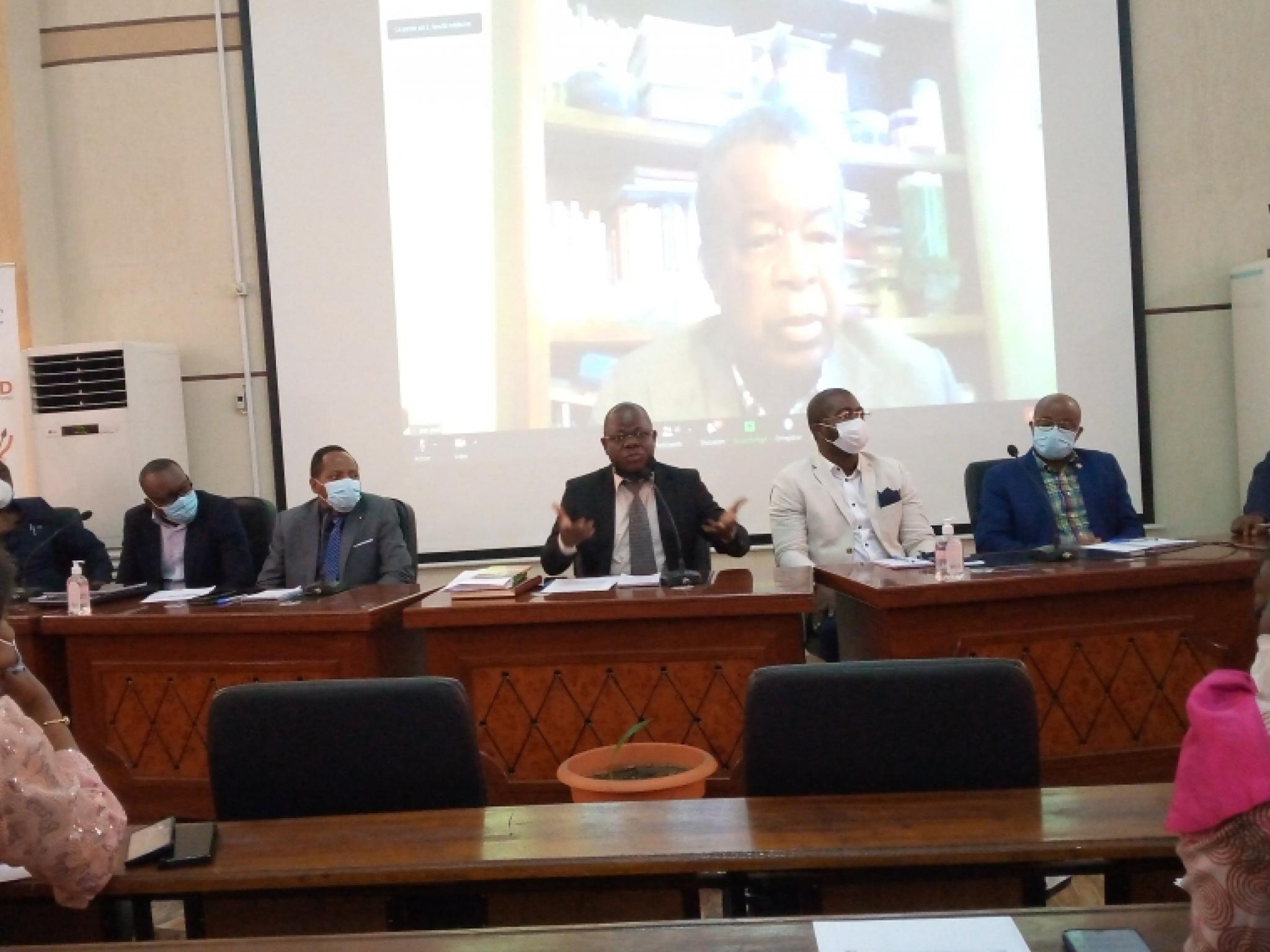 La conférence sur la vaccination du Covid19, dans la salle Monekosso aux cliniques universitaires de Kinshasa.