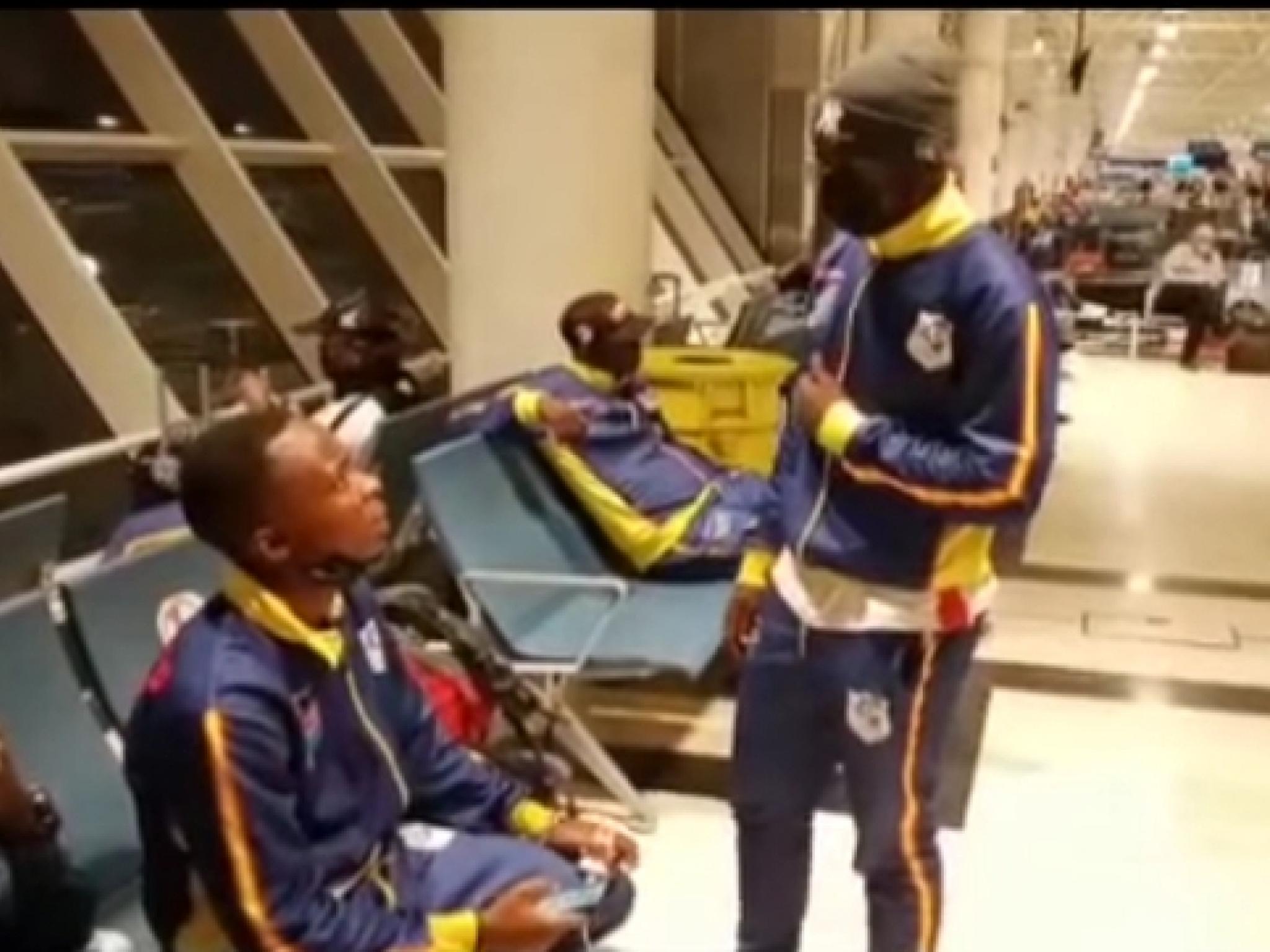 Les athlètes congolais lors de leur passage, à Addis-Abeba, en partance pour le Caire.