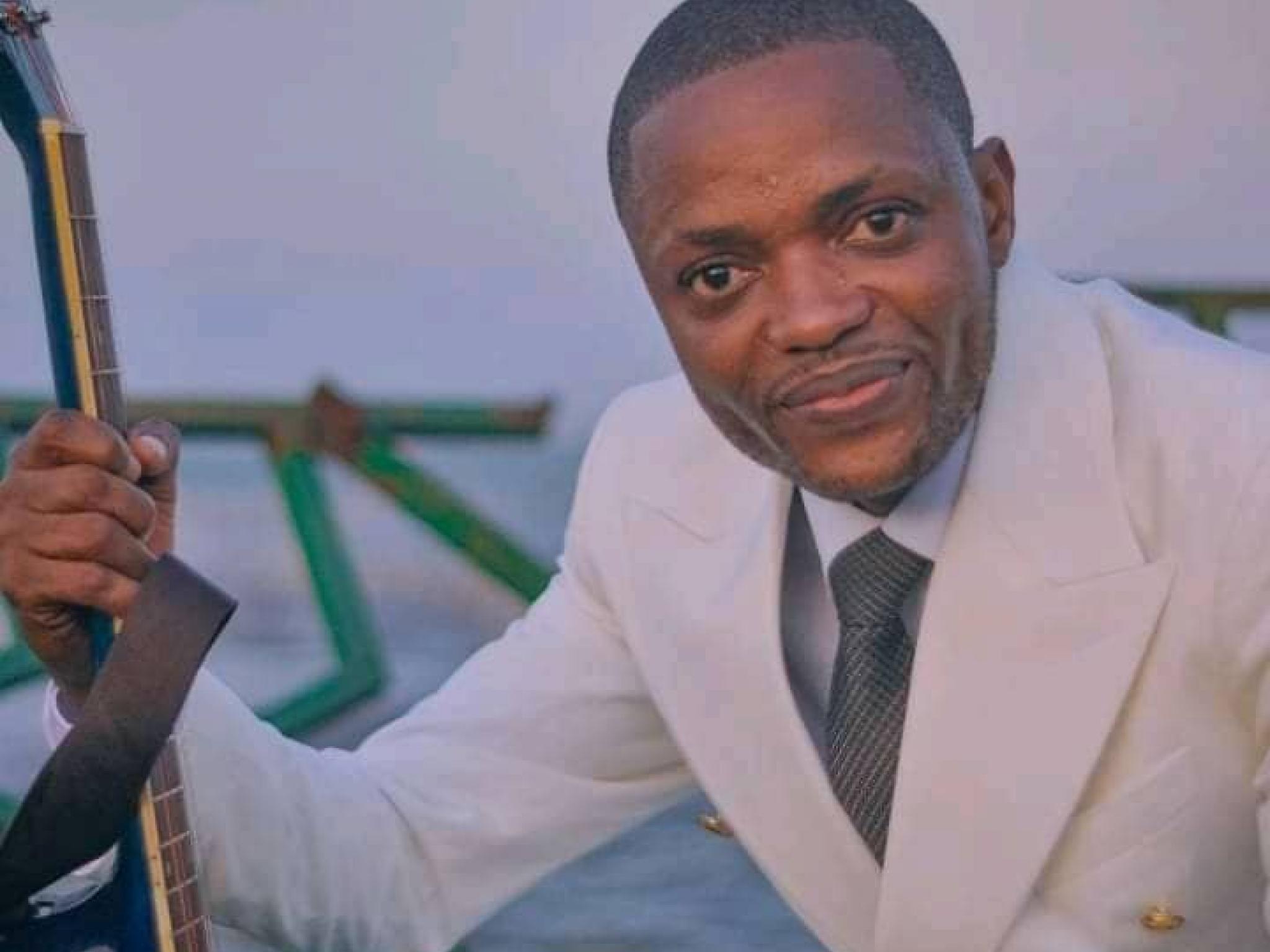 L'artiste chanteur Chadrac Lubembo