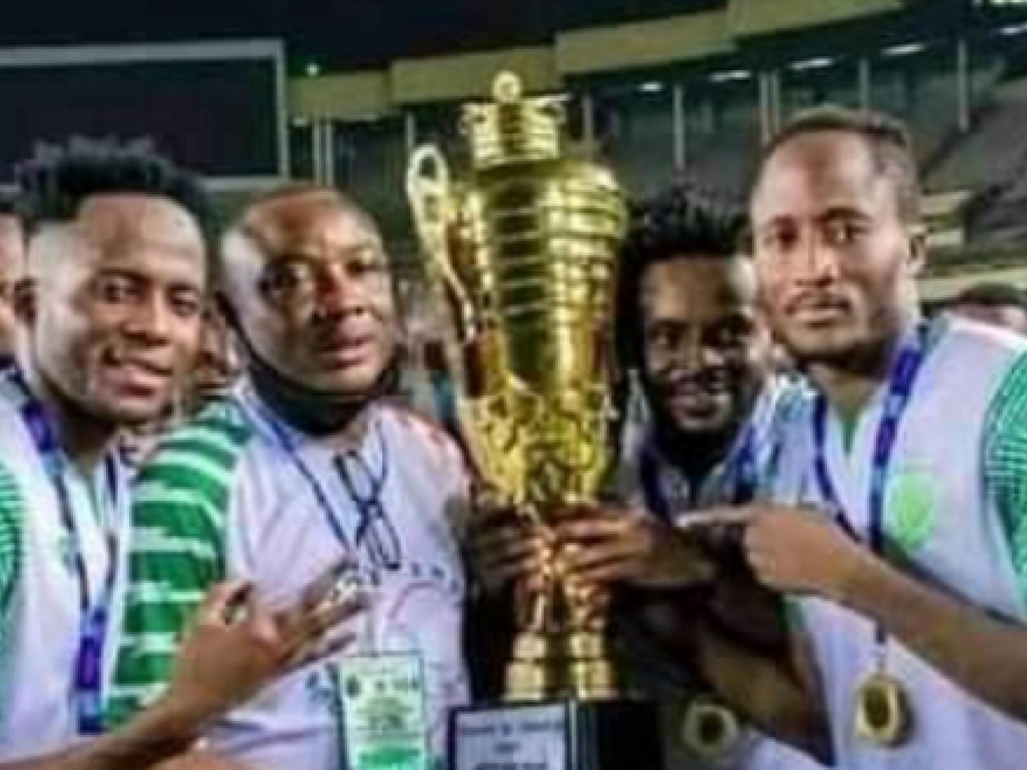 Les joueurs du DCMP qui célèbrent la victoire de la 56eme édition de la coupe du Congo