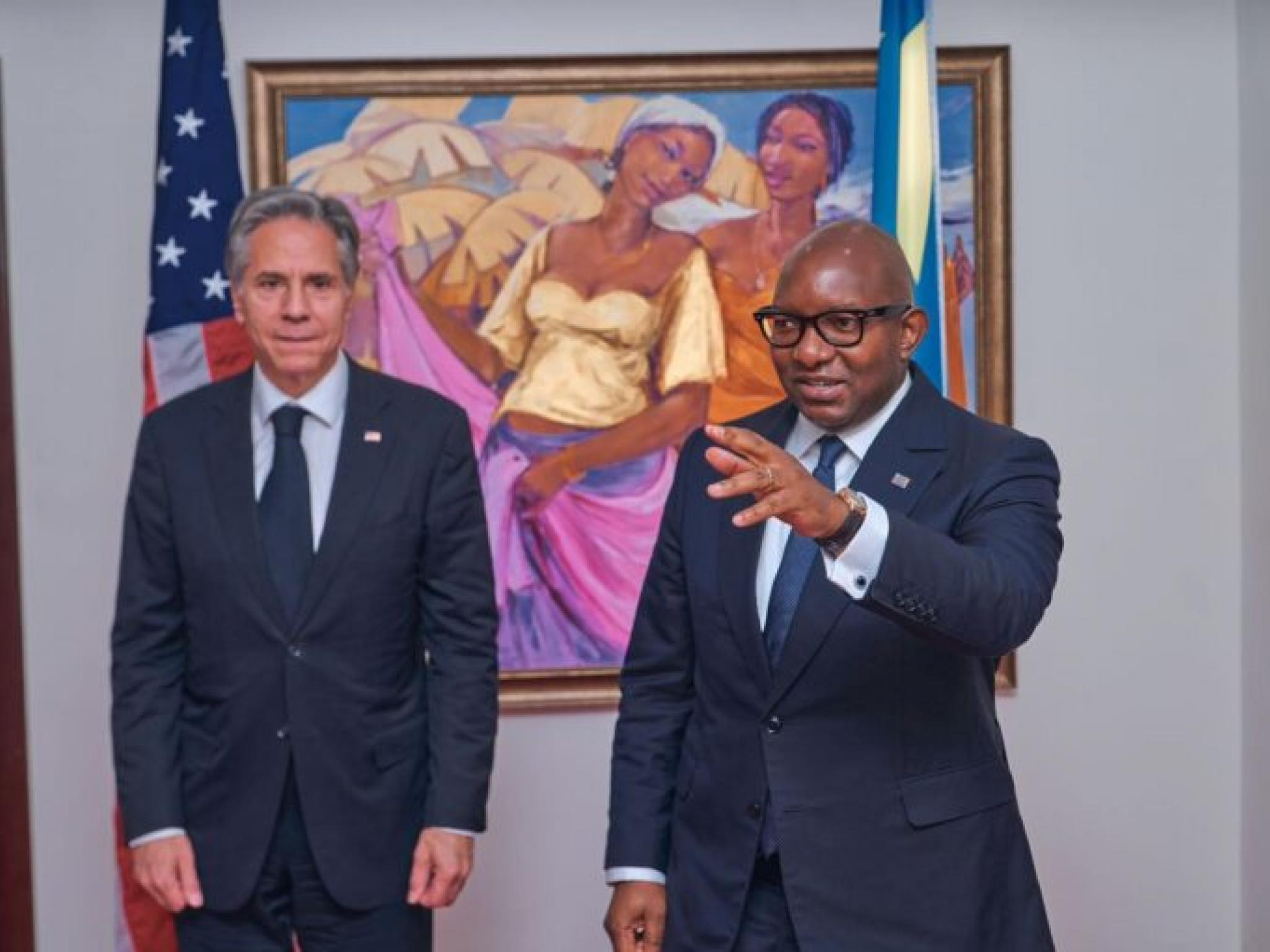 De gauche à droite, le secrétaire d'État américain Anthony Blinken et le premier ministre Sama Lukonde
