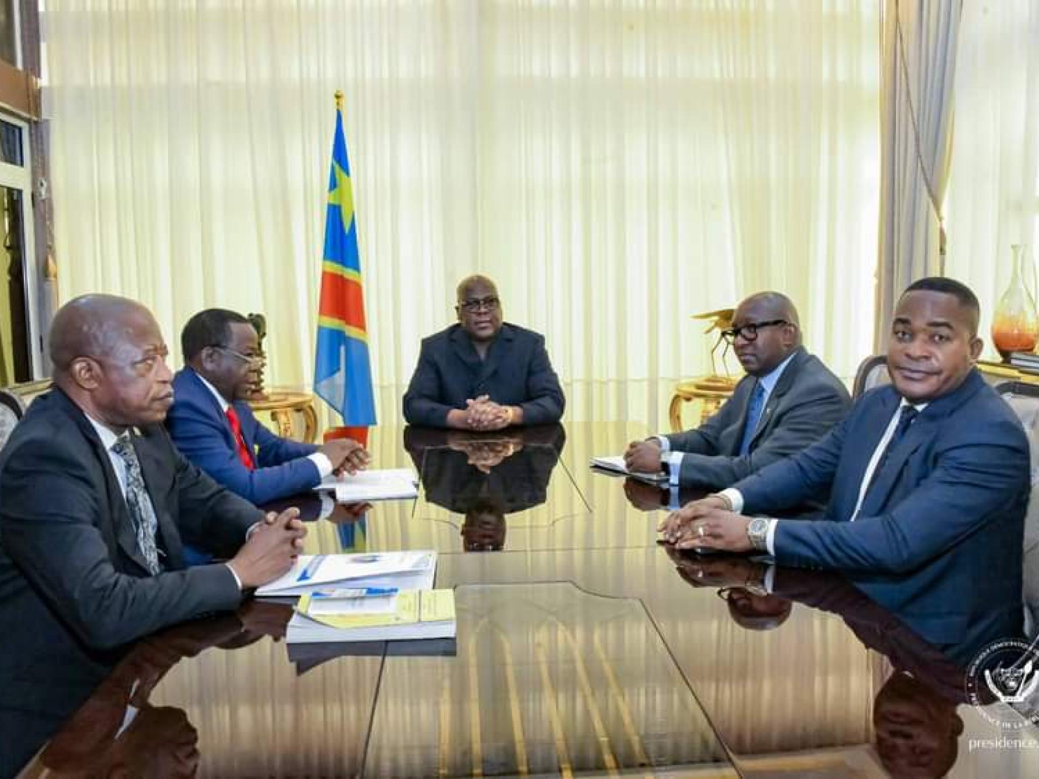 Le chef de l'État Félix Tshisekedi en échange avec les chefs d'institutions à la Cité de l'Union Africaine, le lundi 21 août 2023