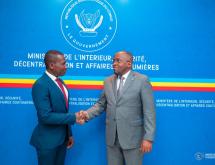 Le VPM de l'Interieur, Jacquemain Shabani, avec Frantz Célestin, directeur régional pour l'Afrique de l'OIM