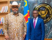 Le Ministre délégué Eliezer Ntambwe et Denis Kambayi, président de la synergie des notables du Grand Kasaï, mardi 12 mai 2026