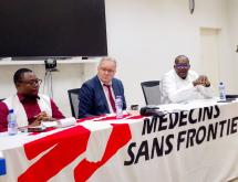 Albert Essoun, Ewald Stals, et Jean Gilbert lors du café de presse au siège de MSF Belgique à Kinshasa.