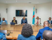 Les ministres de la Santé Roger Kamba et son homologue de la Communication et Médias, Patrick Muyaya lors de leur entretien avec le caucus des parlementaires de l'Ituri, ce mardi 16 juin 2026