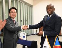 Robert Niondo, élu du Kongo-Central, scelle avec des Sud-Coréens un partenariat pour une centrale solaire de 10 MW à Muanda, extensible à 100 MW