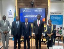 Au centre, Tombola Muke (ENA) et Patrice Vahard (BCNUDH) lors de la signature de leur protocole d’accord, le 5 juin 2026 à Kinshasa [photo d’illustration]