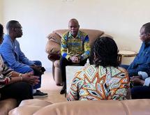 Le gouverneur du Haut-Uélé Jean Bakomito et une délégation des élus autour du sujet de l'épidémie d'Ebola