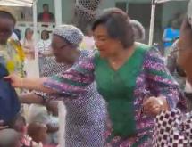 La Première Dame Dénise Nyakeru Tshisekedi avec les enfants de l'orphelinat Saint Joseph Bena Tshibuabua à Mbujimayi