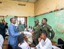 Le gouverneur du Kasaï-Oriental Jean-Paul Mbwebwa lors du lancement de concours de l'académie militaire [photo d'illustration]