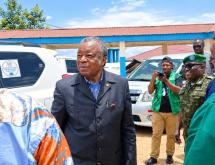 Le professeur Jean-Jacques Muyembe, Directeur général de INRB, lors de sa visite sur le site des déplacés de Kigonze, à Bunia [photo d'illustration]