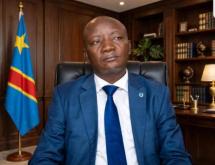 Fernandez Murhola, expert en planification du développement, dans son bureau.