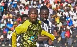 Un joueur de VClub en duel avec celui de Mazembe au Stade Kamalondo. [Photo d'illustration]