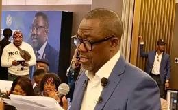 Véron Mosengo lors de sa conférence de presse.