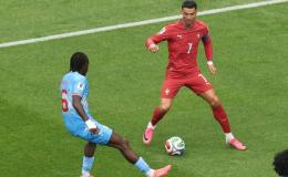 Ngal'ayel Mukau face à Cristiano Ronaldo lors du match contre le Portugal, le 17 juin, au Mondial 2026 [photo d'illustration]