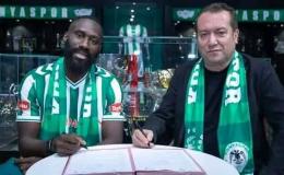 Arthur Masuaku et un dirigeant de Konyaspor.