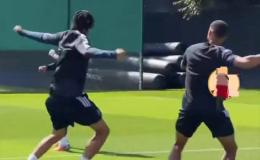 Les joueurs de New Castle United exécutant la danse "Fimbi" après une phase réussie à l'entraînement