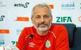 Sébastien Desabre lors d'une conférence de presse au Zimbabwe.