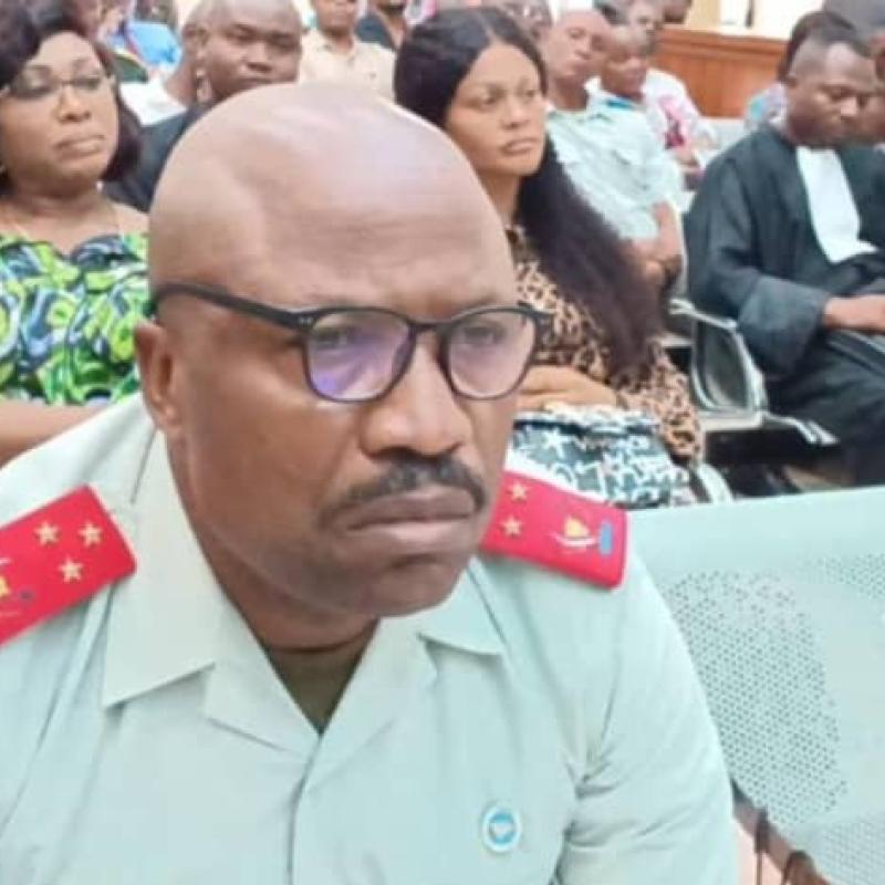 Le Général Philémon Yav Irung, ancien commandant de la 3è zone de défense, poursuivi pour trahison et incitation des militaires à commettre des actes contraires au devoir ou à la discipline.