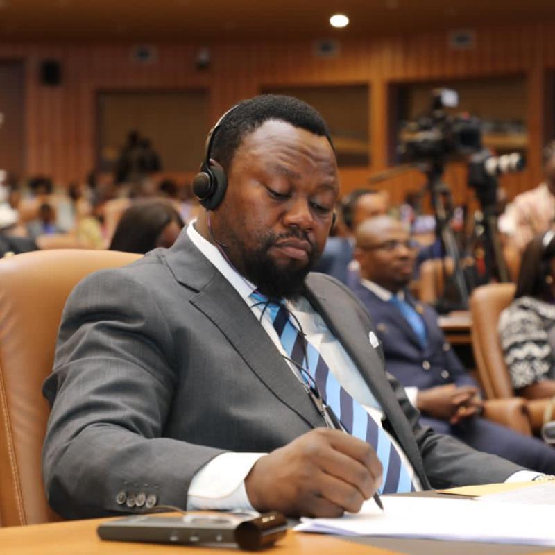 Le ministre congolais Samuel Mbemba en marge de la 87e session de la CADHP