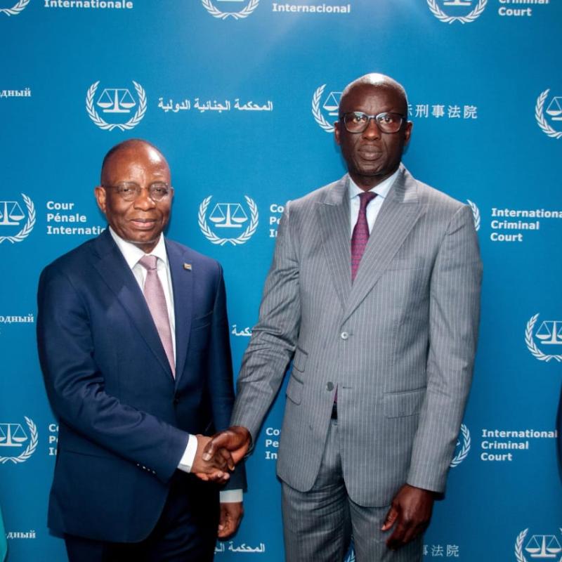 Le ministre de la Justice Guillaume Ngefa et Mame Mandiaye Niang, Procureur adjoint de la CPI [photo d'illustration]