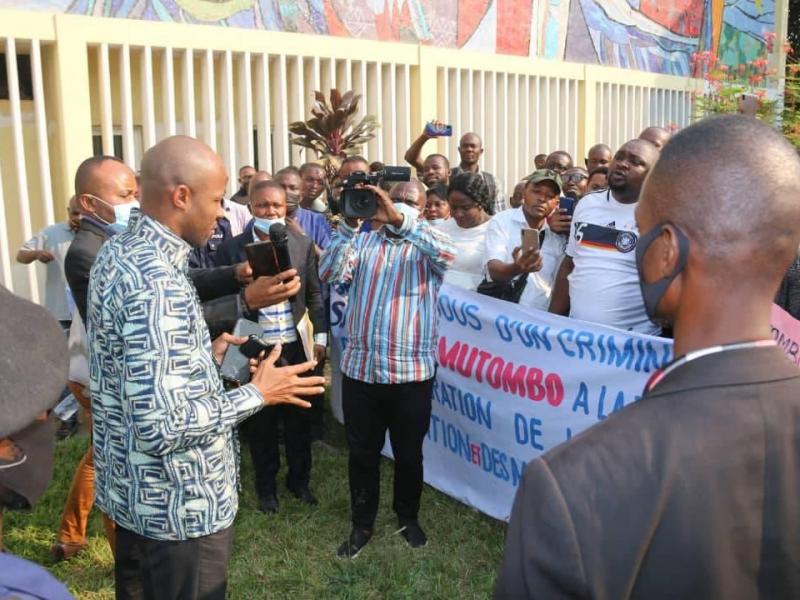 Patrick Muyaya et les membres du secrétariat Général Médias 