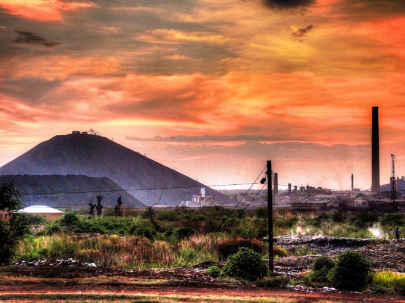 La carrière d'exploitation des mines de la Gecamines à Lubumbashi. Vue de l'extérieur 