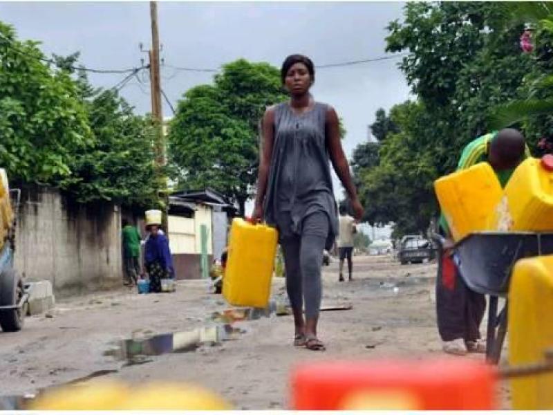 Pénurie d'eau à Kinshasa