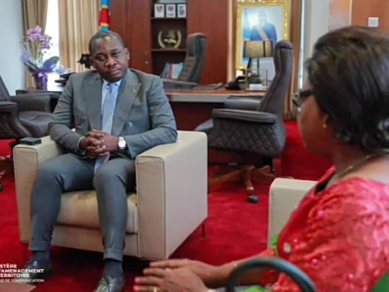 Le ministre d'État Guy Loando reçoit en audience le Maire de Lumumba Ville