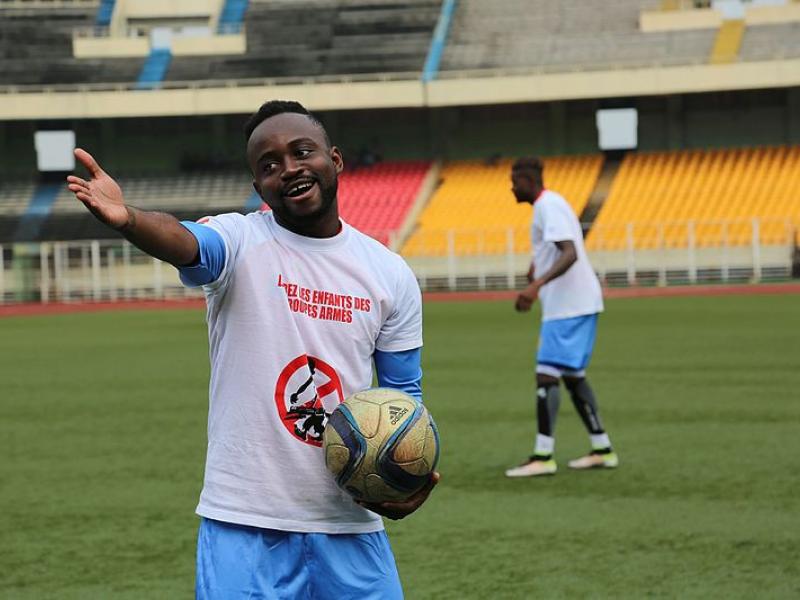 Cédric Mabwati au stade des martyrs de Kinshasa, lors de la campagne contre l'enrôlement des enfants dans les groupes armés