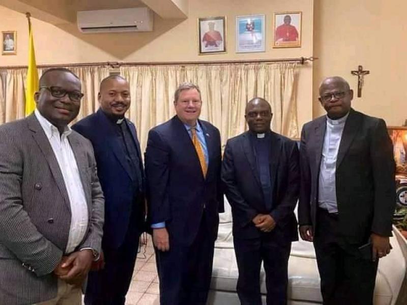 L'ambassadeur américain Mike Hammer et les confessions religieuses à Kinshasa