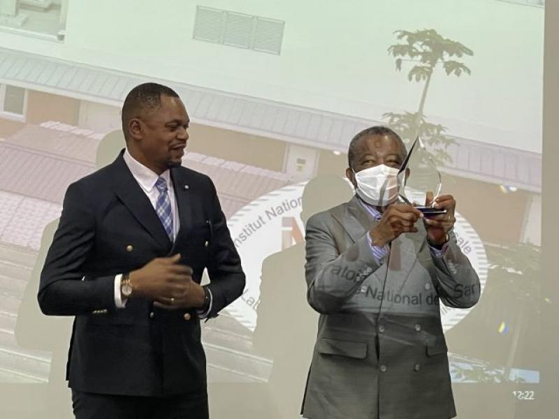 Le ministre de la recherche scientifique, José Mpanda et le Professeur Jean-Jacques Muyembe.
