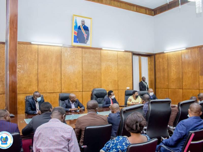 Le président de l'assemblée nationale, Christophe Mboso N'Kodia et les députés provinciaux, mercredi 21 septembre