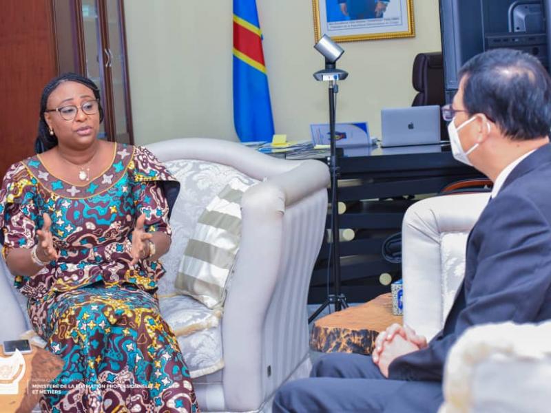 La ministre Antoinette Kipulu et l'ambassadeur de la Chine en RDC Zhu Jing