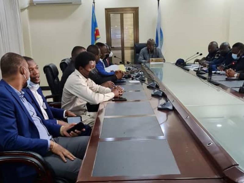 Réunion autour du gouverneur Gentiny Ngobila au sujet de la marche de protestation contre la politisation de la CENI