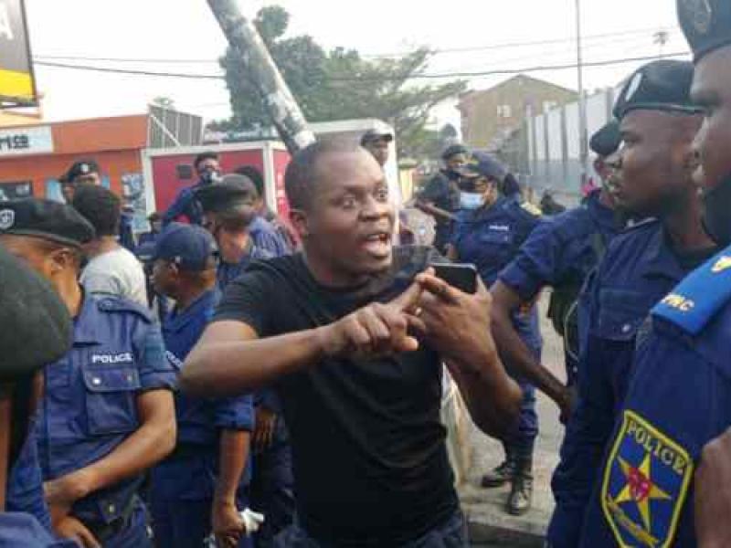 Le journaliste Patient Ligodi brutalisé par la police lors de la marche de Lamuka,  mercredi 15 septembre
