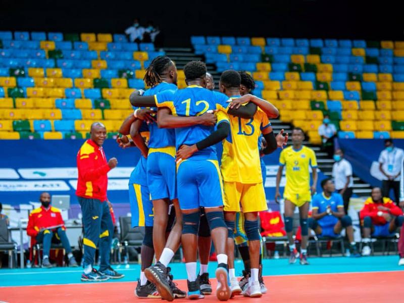 Les Léopards volleyball messieurs célèbrent leur but face aux lions indomptables du Cameroun.