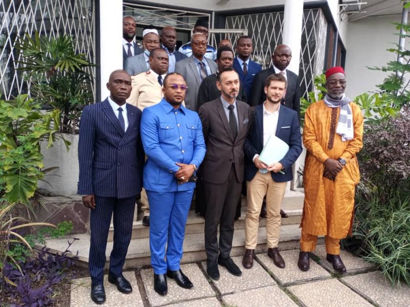Photo de famille entre les Chefs religieux et la délégation de l'ambassade de France en RDC
