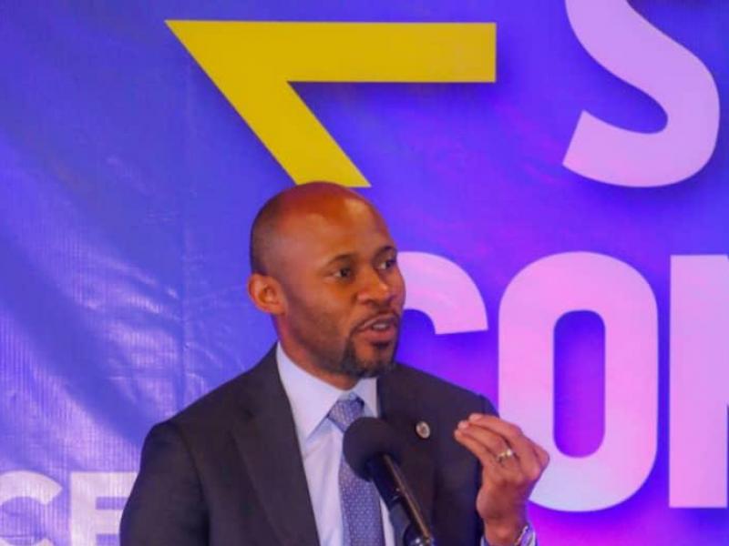 Le ministre Patrick Muyaya exposant à la 1ère semaine congolaise du tourisme, à Kolwezi