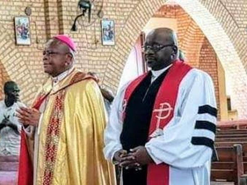 Révérend Docteur André Bokundoa, Président national et Représentant légal de l'Eglise du Christ au Congo (ECC) Bokundoa et le Cardinal de l'Eglise catholique,  Fridolin Ambongo Besungu [Photo d'illustration]