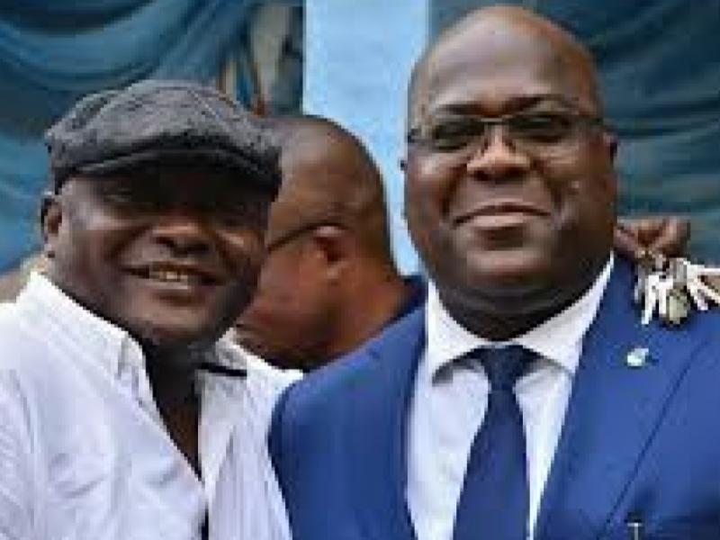 Le député national Paul Tshilumbu à droite du président Félix Tshisekedi