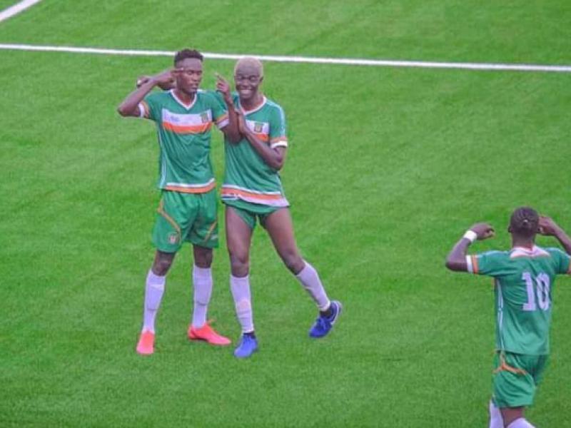 Les joueurs du FC Renaissance en pleine célébration de leur but, face à l'AC Kuya.
