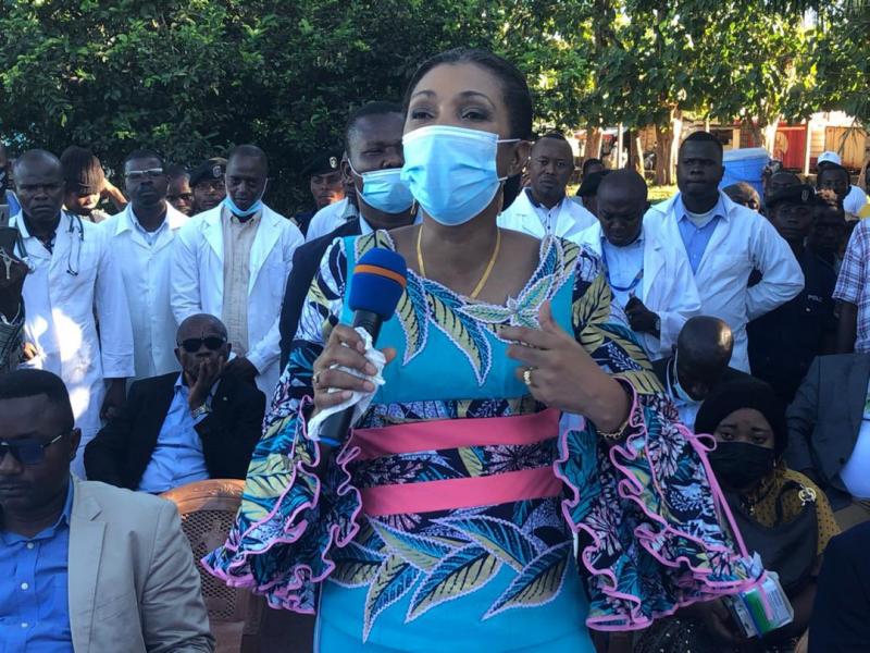 Jeanine Mabunda faisant son speech à l'Hôpital général de Gbadolite
